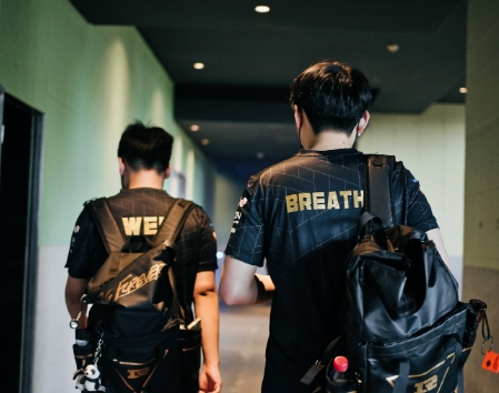 运营呢?引以为傲的团战拉扯呢?如何评价本轮BO5上RNG的发挥?