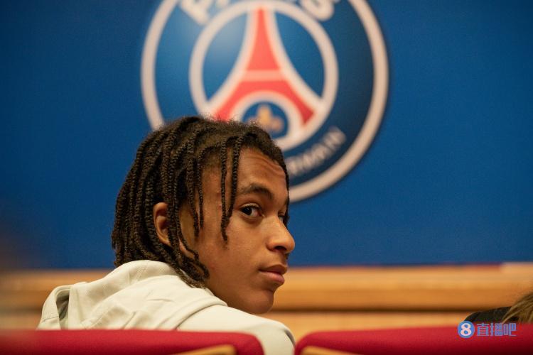 记者：姆巴佩16岁弟弟伊桑将进入巴黎VS多特欧冠大名单