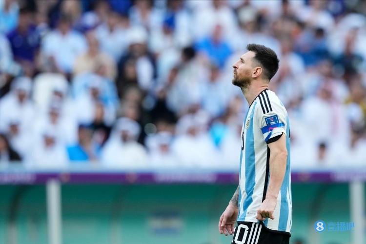 你相信吗？一年前阿根廷遭遇世界杯开门黑，梅西赛后请求球迷“相信我们”
