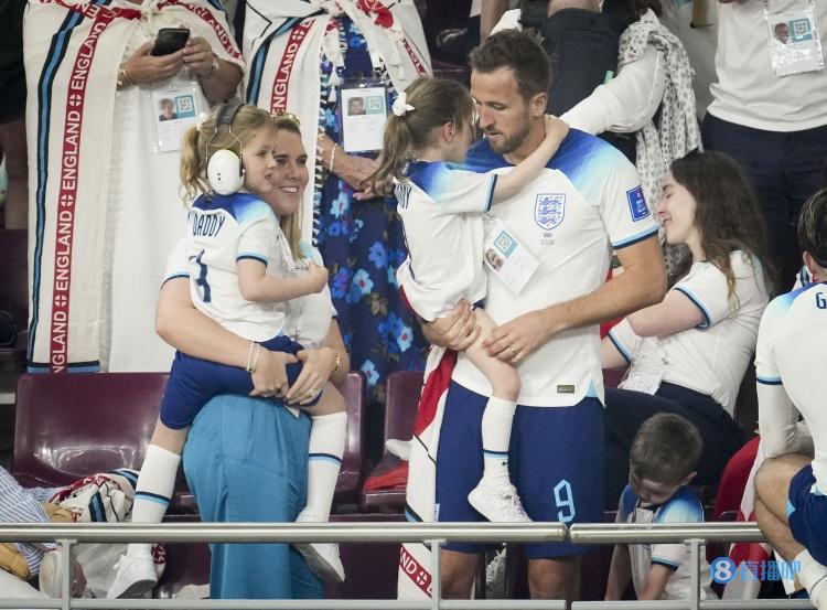 踢完美国后，英格兰球员有望获准与太太团相聚