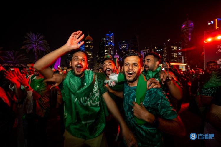 沙特庆祝世界杯胜利放假一天！