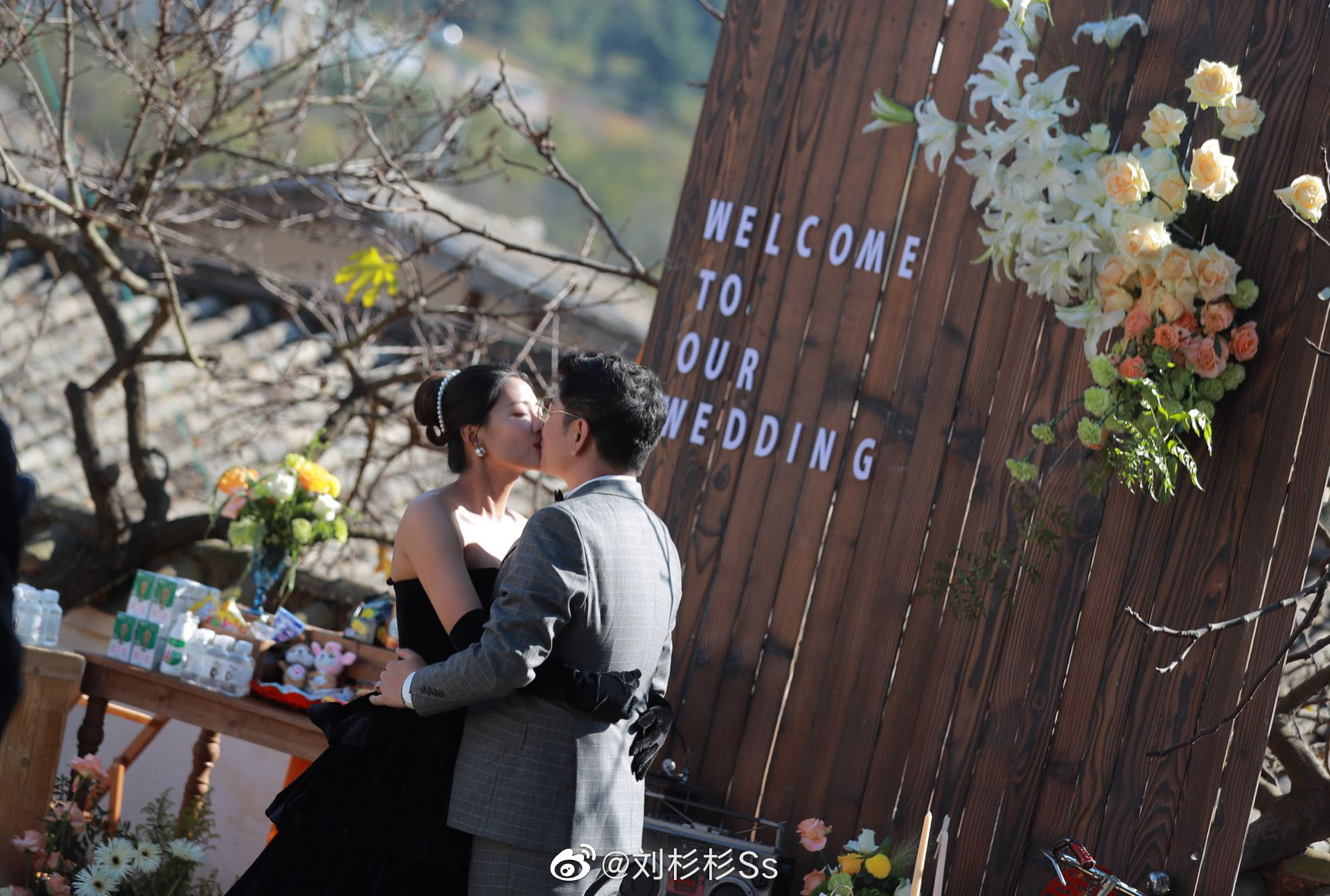 前女足国脚刘杉杉分享婚礼照片，吴海燕、古雅沙担任伴娘