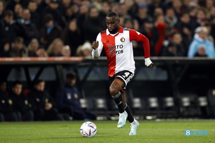 图片报:多特有意费耶诺德右后卫吉尔特鲁伊达,球员将替代穆尼耶