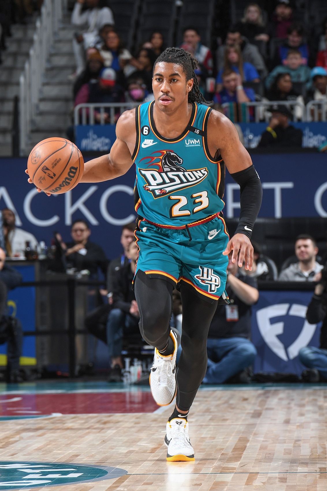 【NBA】盘点交易字母的黑马：雷霆梭哈？鹈鹕拿着雄鹿的未来首轮(图5)