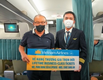 为表彰朴恒绪执教越南所做贡献，越南航空赠送其终生免费商务机票