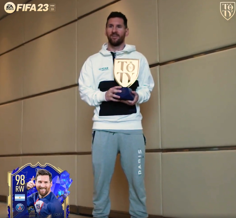 帅！姆巴佩、阿什拉夫、梅西领取FIFA23年度最佳阵容奖杯