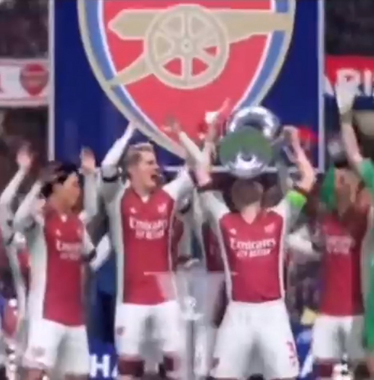 今日趣图:一场比赛,阿森纳曼联倒退二十年!