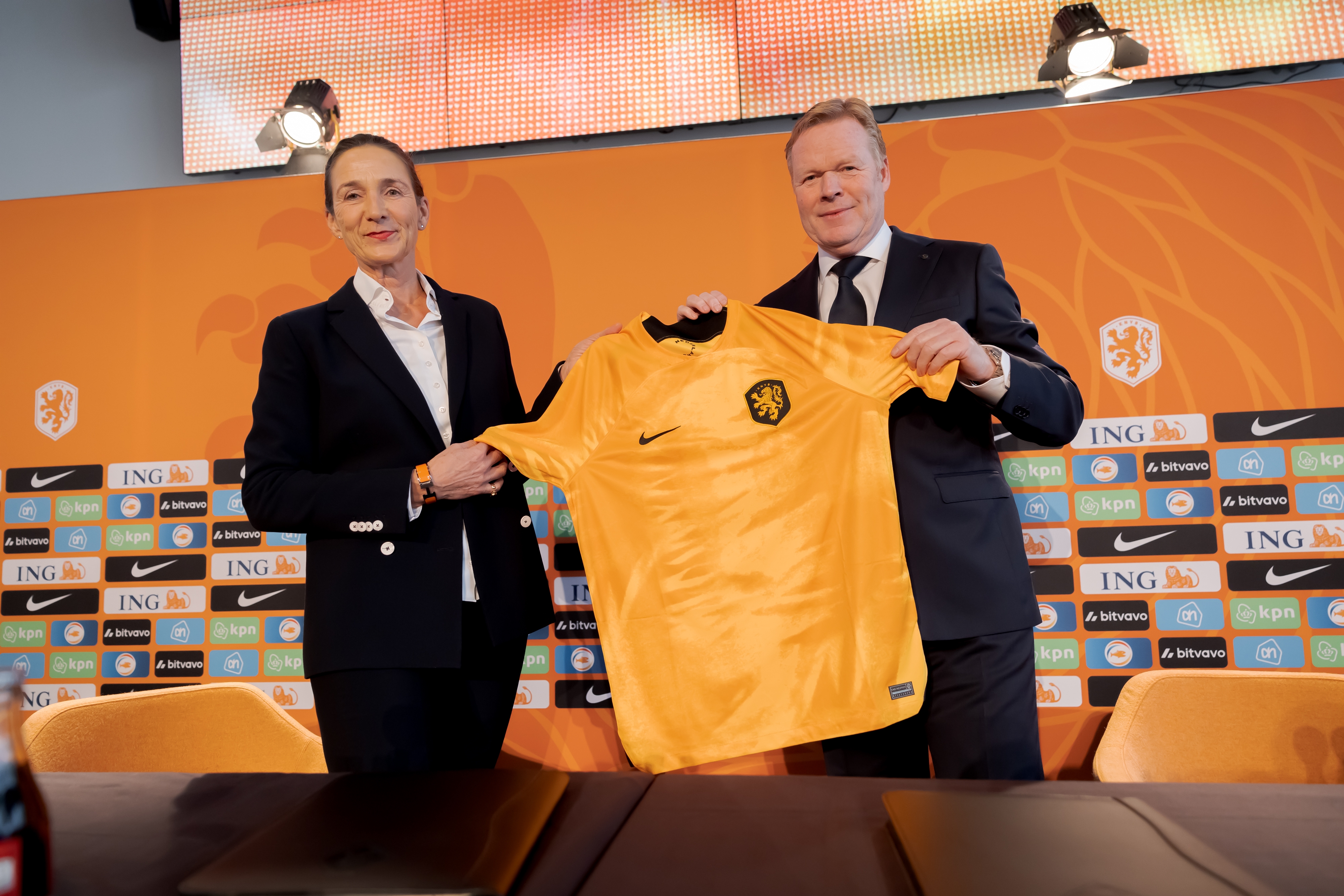 二进宫！荷兰足协官方：罗纳德-科曼今日正式就任国家队主帅