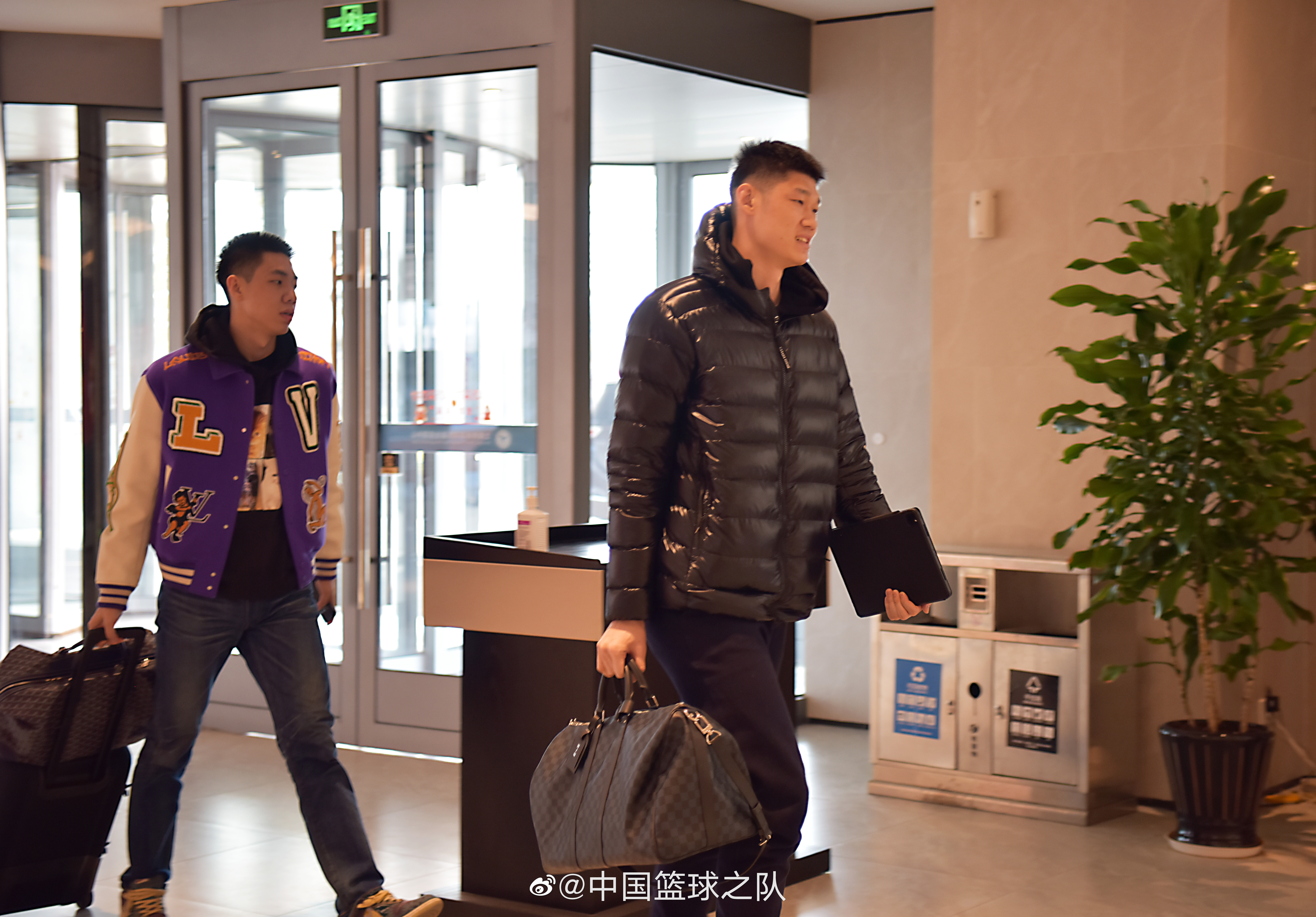 备战世预赛！中国男篮集训队员陆续抵达上海崇明体育训练基地