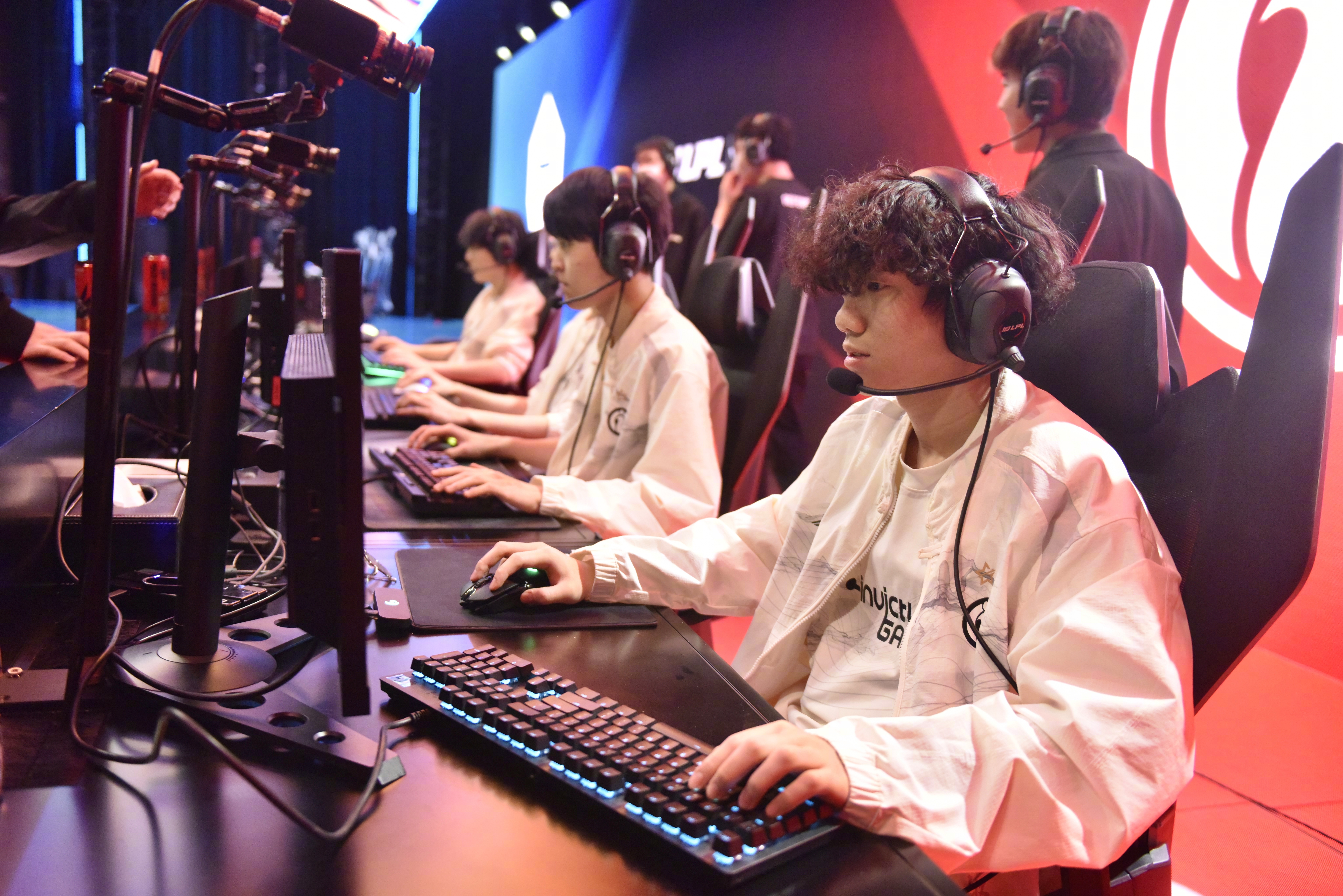 不敌TES后 YSKM致歉:有点小看对手了 当给我教训吧