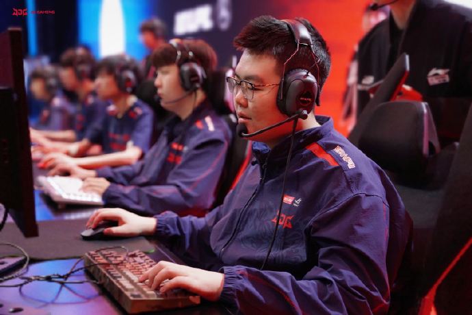 PTT热议JDG横扫iG：JDG别再打了......太残忍了