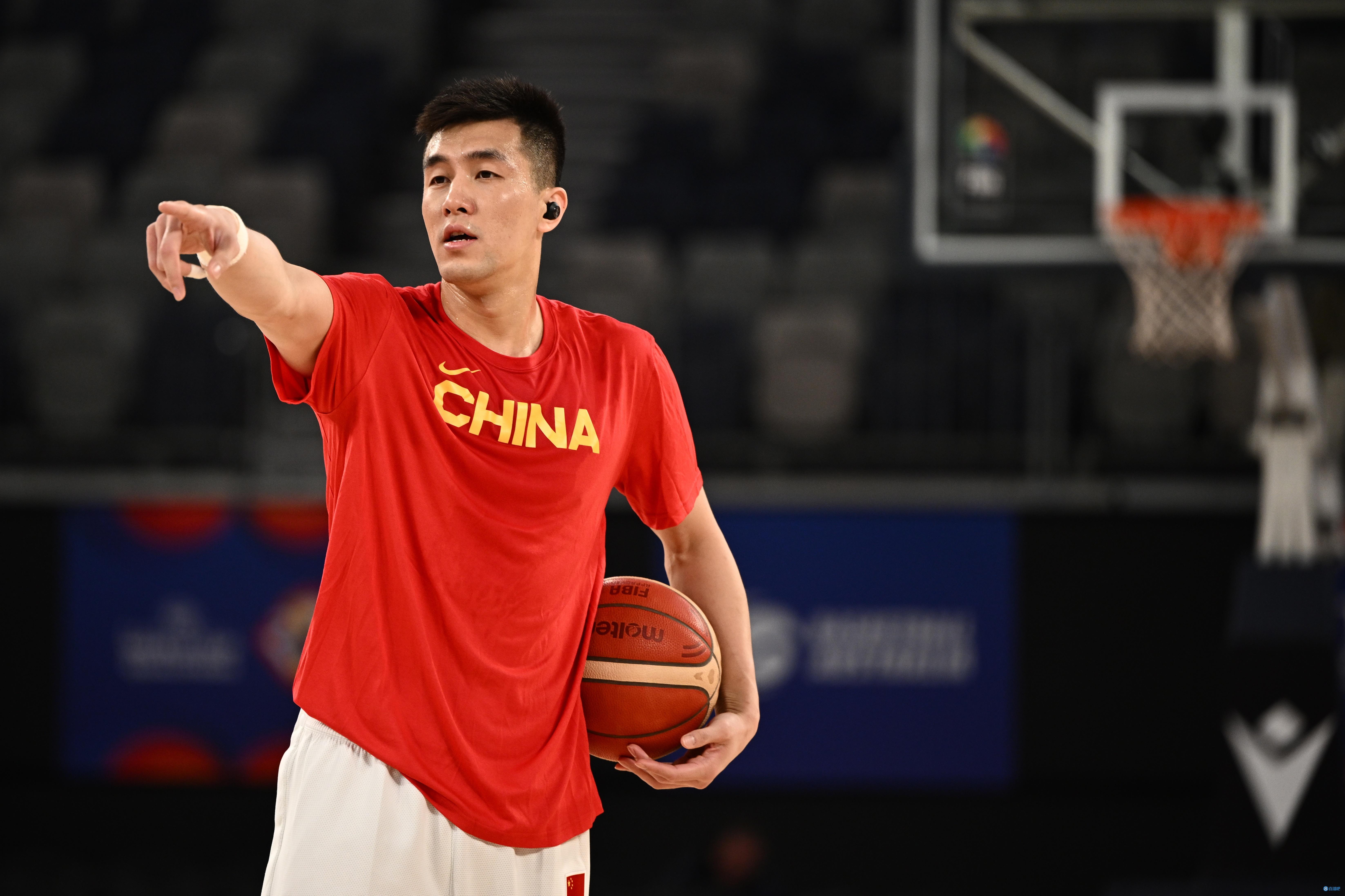 中国男篮81-64上海队 郭艾伦出场12分钟拿下10分2板3助当选最佳