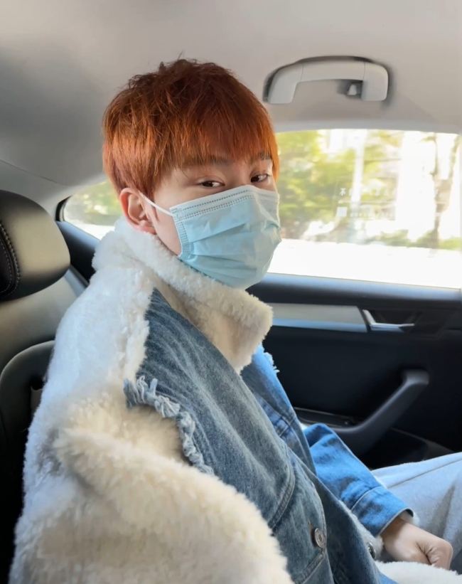 糖小幽更博晒Doinb新发色:为了和崽崽见面提前做发型的臭屁爸比