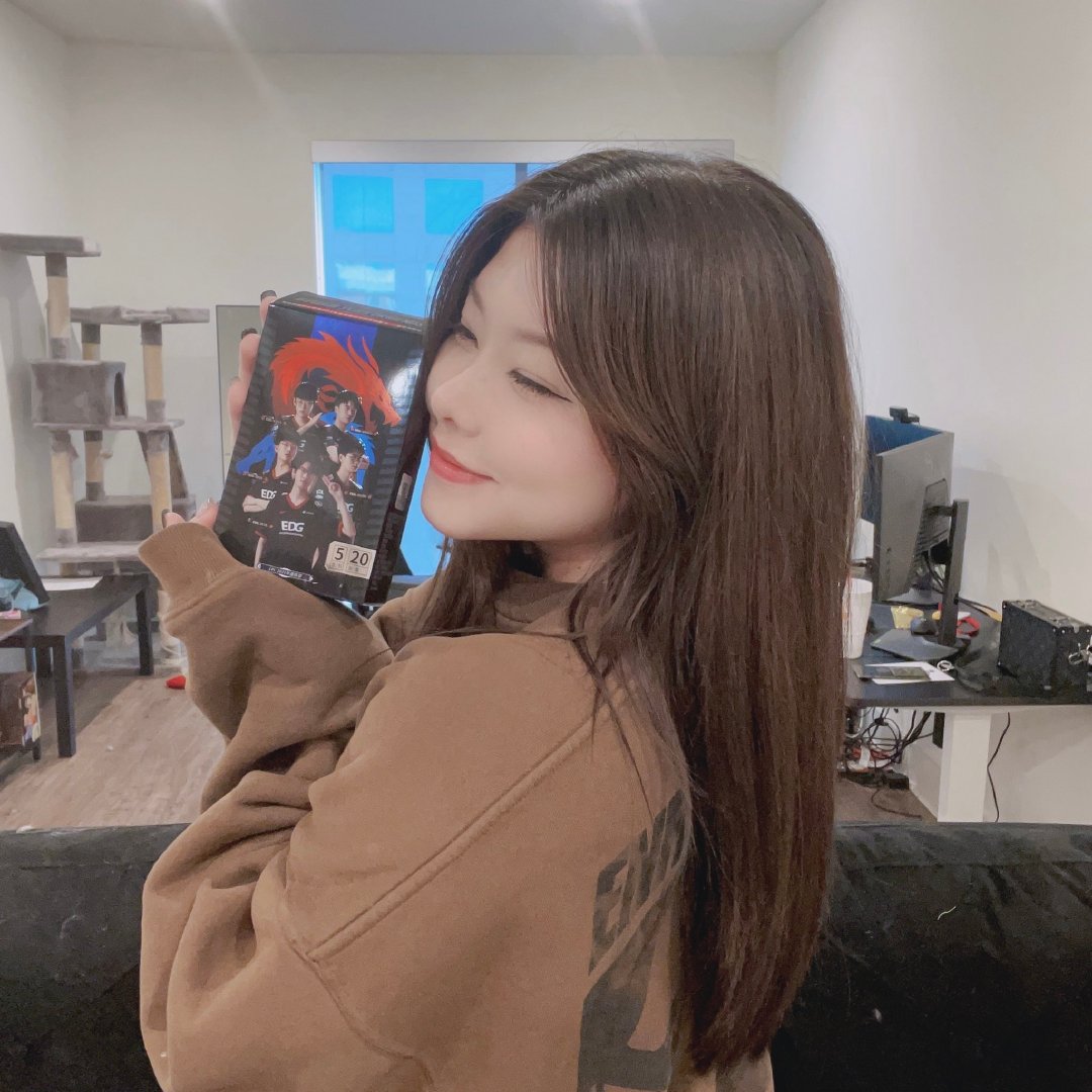 这也要买热搜?前职业选手Mayumi官宣恋情冲上微博热搜第一