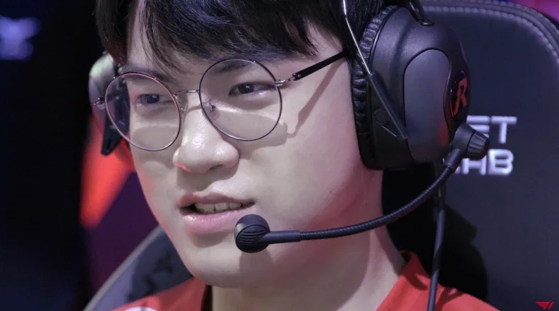 T1.Gumayusi吐槽:楼上好像在用咚咚的声音打beatbox