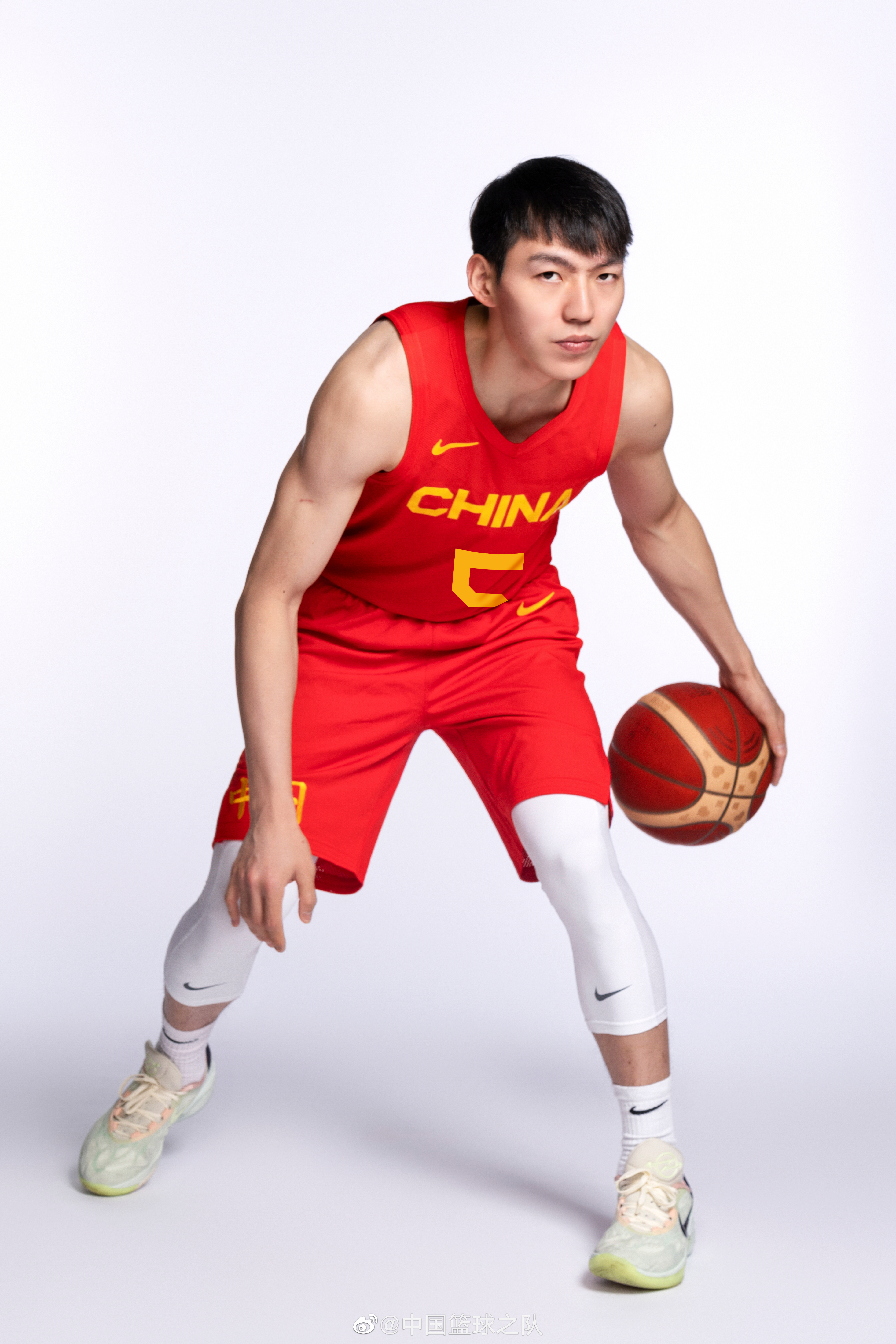 谁最帅？中国篮球之队发布男篮众将定妆照