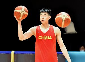 中国男篮小组赛横扫蒙古，崔永熙发挥出色