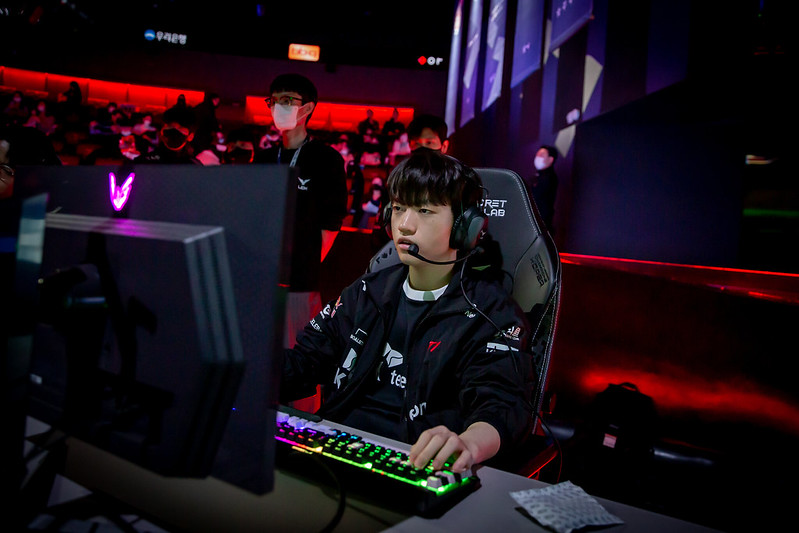 T1.Keria：英雄不该被限制死要用在哪个位置 AD辅助能主导线权