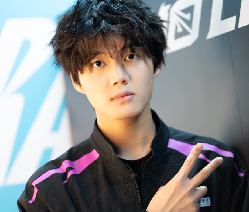 师承老队友iBoy?Leyan发挥神鬼难测 极度不稳定输给WE