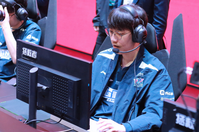 抓人、视野、先手样样精通!Tarzan发挥亮眼助队取胜!