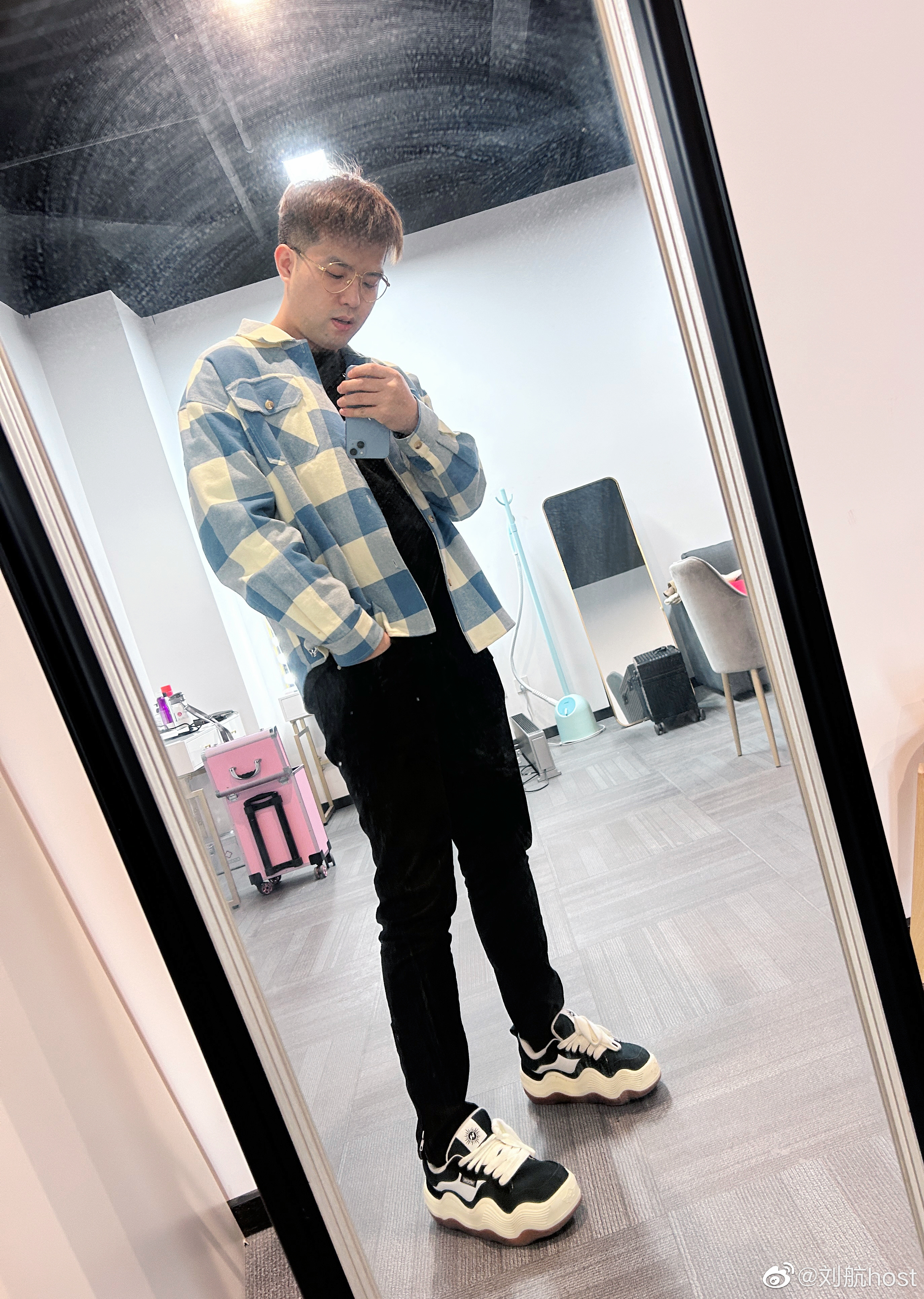 主持刘航分享Rookie垫身高：我俩相视一笑，都崩不住了