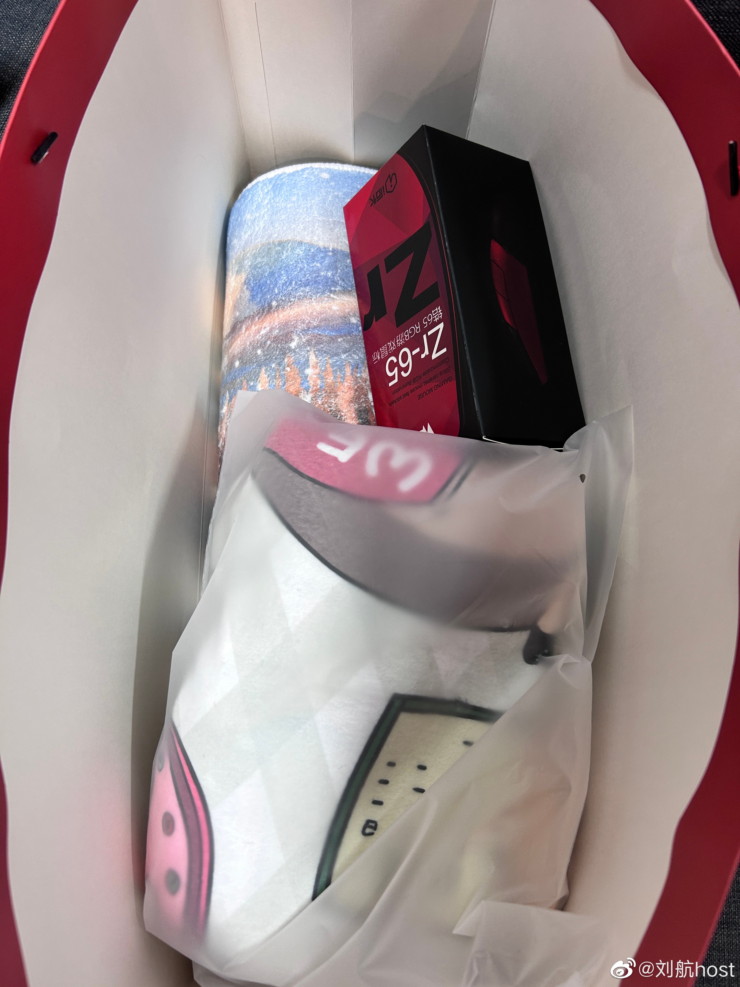 主持刘航分享Rookie垫身高：我俩相视一笑，都崩不住了