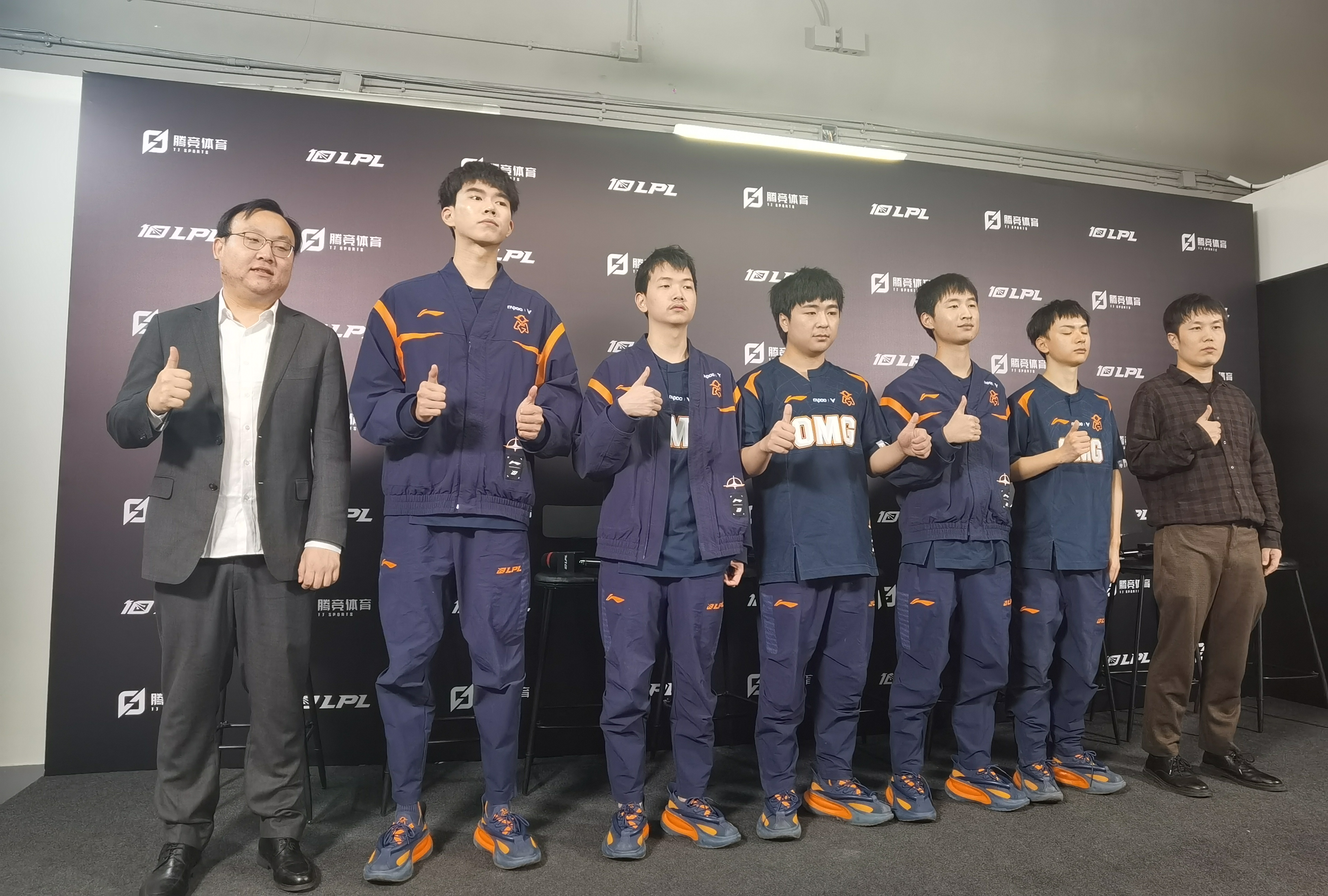 OMG赛后群访 教练：在我BP没准备好的情况下，队员们打的很好