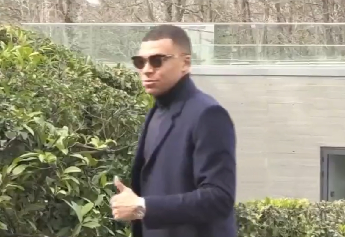 姆巴佩第一次到国家队报到vs现在到国家队报到