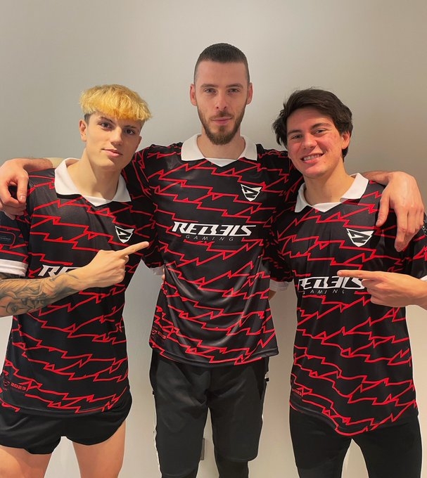 德赫亚晒和加纳乔、佩里斯特里合照,三人均穿他电竞俱乐部衣服