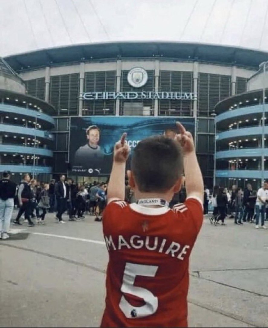 今日趣图：梅老板转头一看，大马丁你们在干什么？！