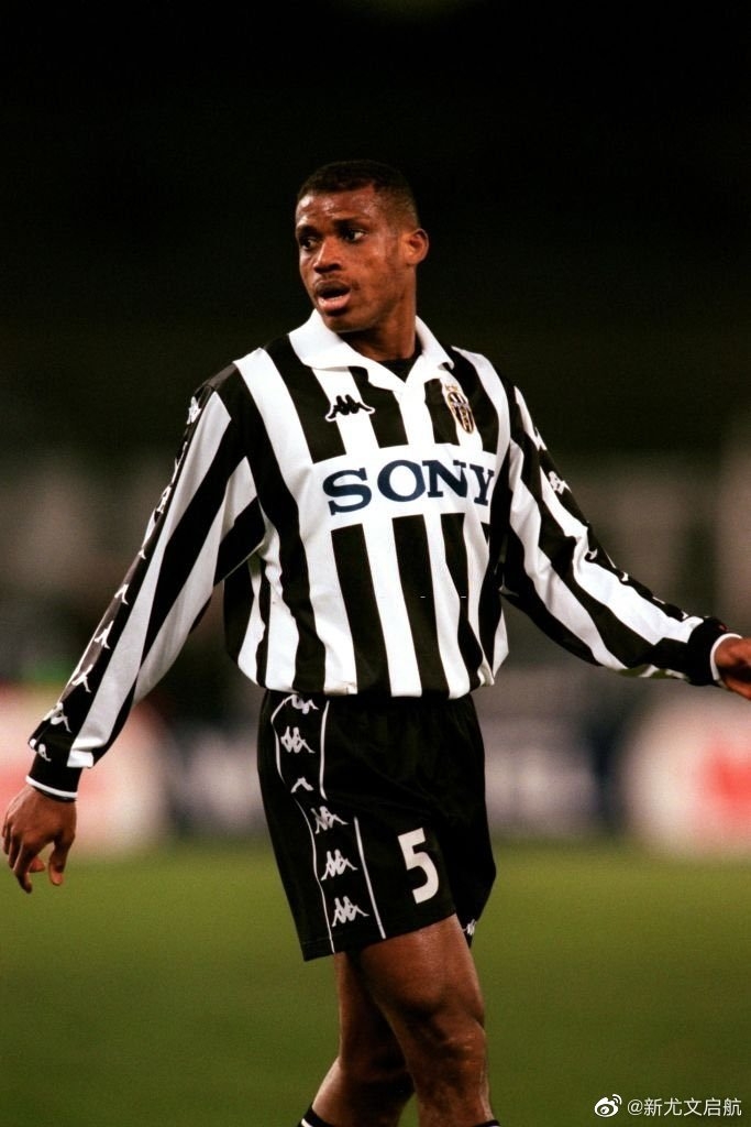 看图猜人题,难度系数满级!有没有哪位牛人认识这三位尤文球员?