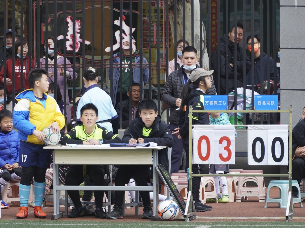 一所小学办起28支队的超级联赛：从这些细节看校园足球的希望