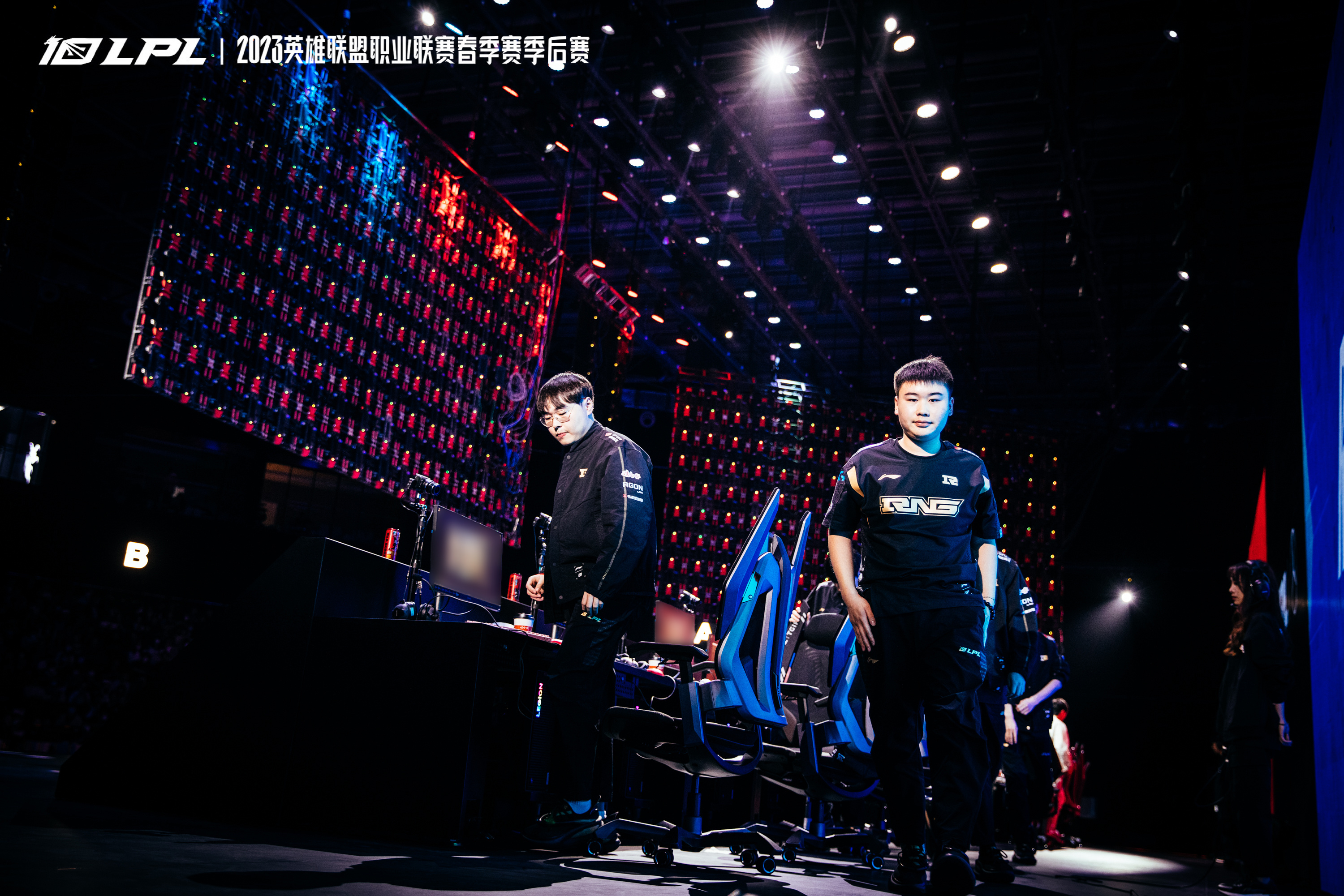 RNG落败 GALA脸色苍白低头最后离开 教练训话Angel沉重思考