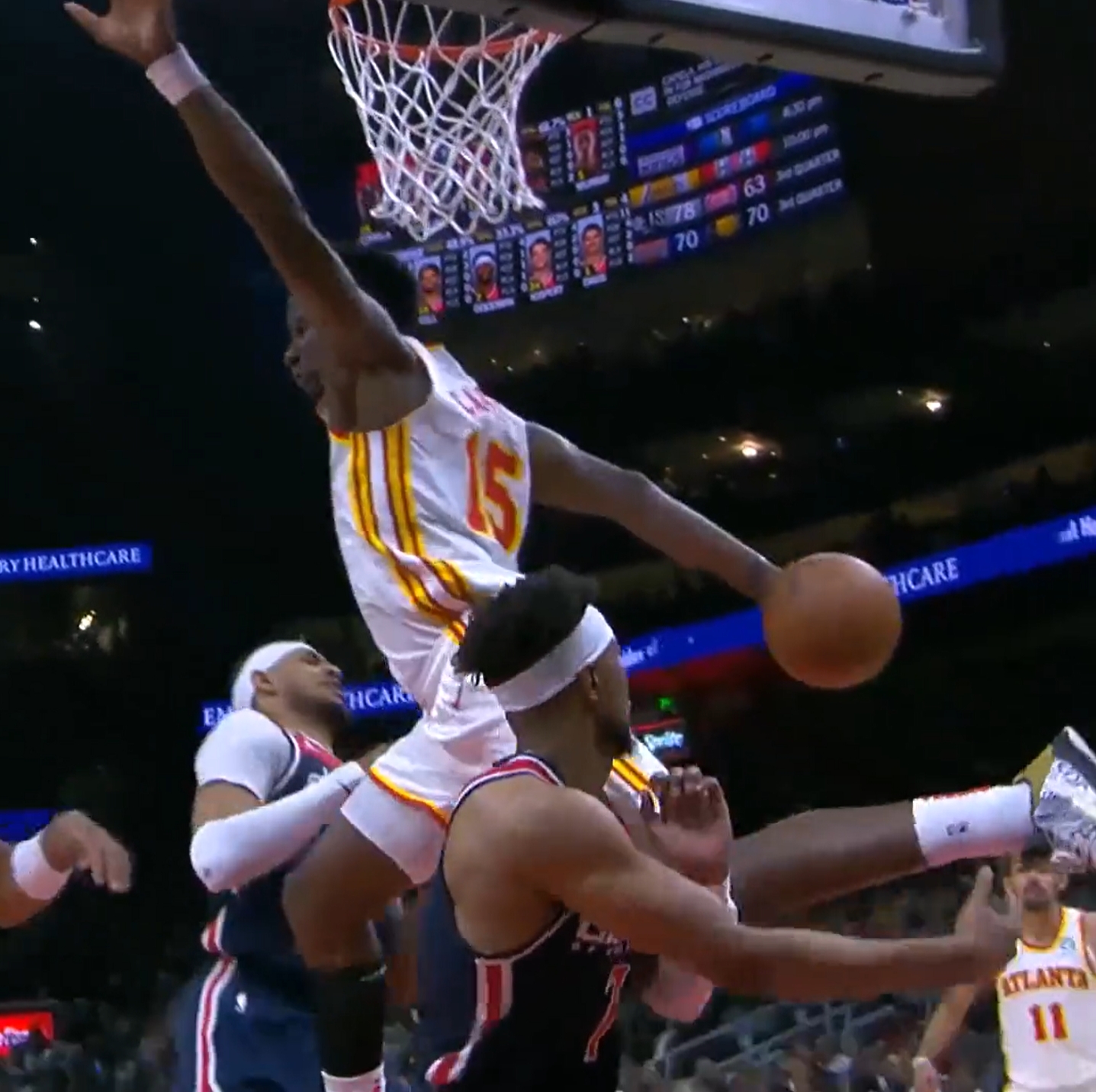 ?饼皇不看人抢断？NBA新式Logo再添一个?