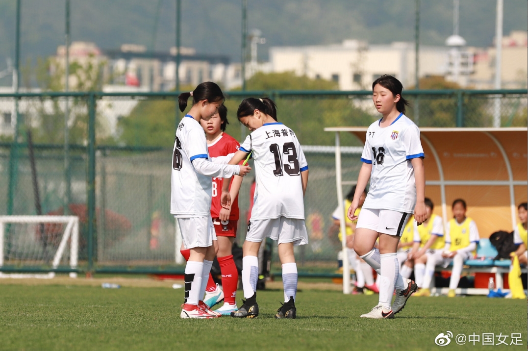 “希望杯”足球赛U12组比赛图集：上海女足VS常州女足