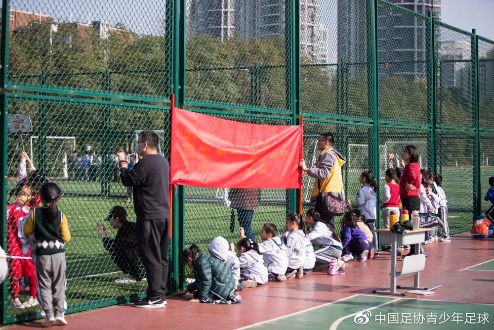 追光｜这所小学，竟有“豪华”更衣室、“名人堂”和“历史时刻”