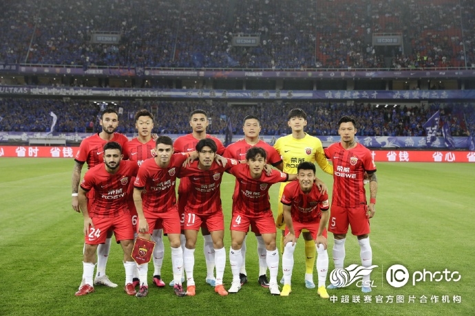 中超第1轮，上海海港2比0战胜武汉三镇，保利尼奥梅开二度！