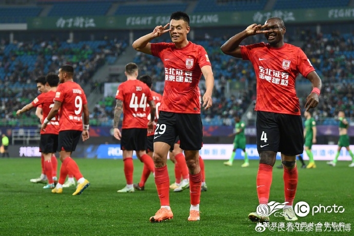 谭龙、塞尔吉尼奥建功，长春亚泰2比0战胜浙江队获开门红