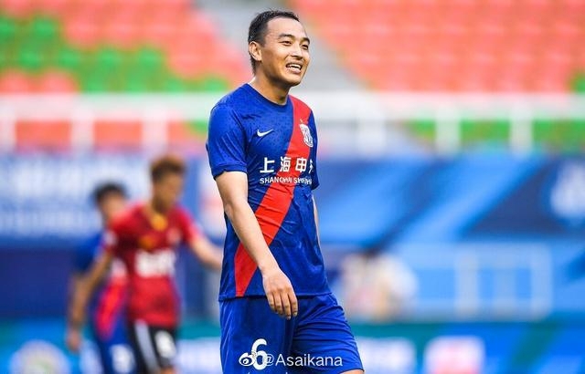 37岁冯潇霆加盟中甲东莞莞联，上赛季在申花出场8次