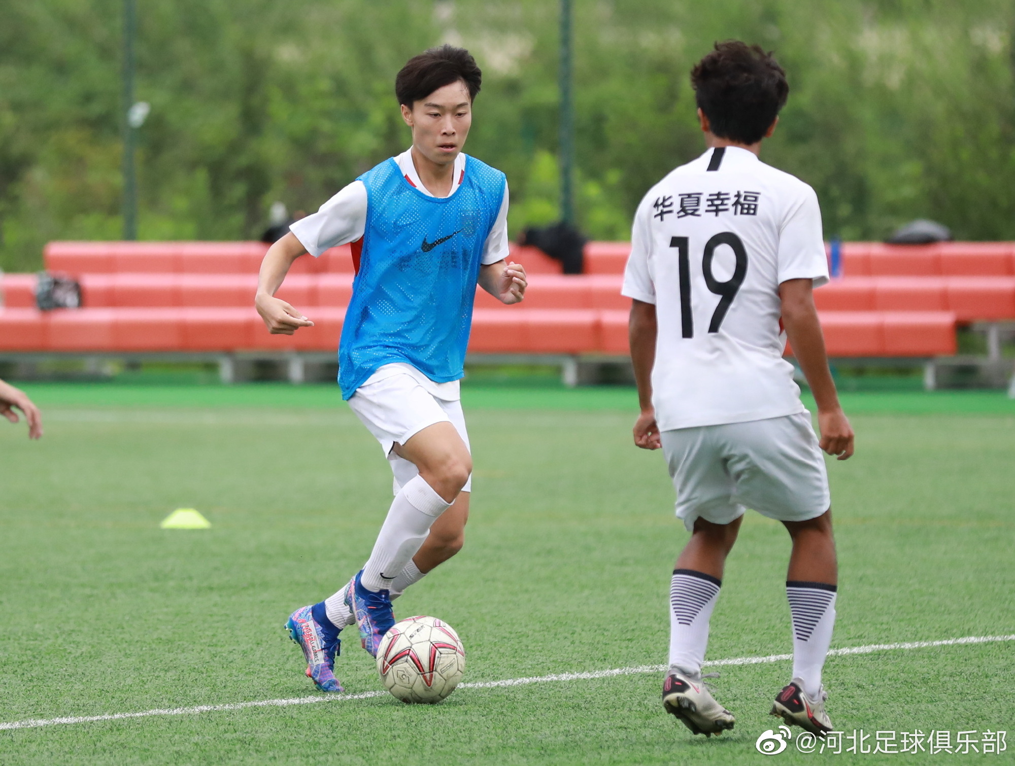 来自青训梯队张昊和王镡幼入选了最新一期中国U17国家男子足球队