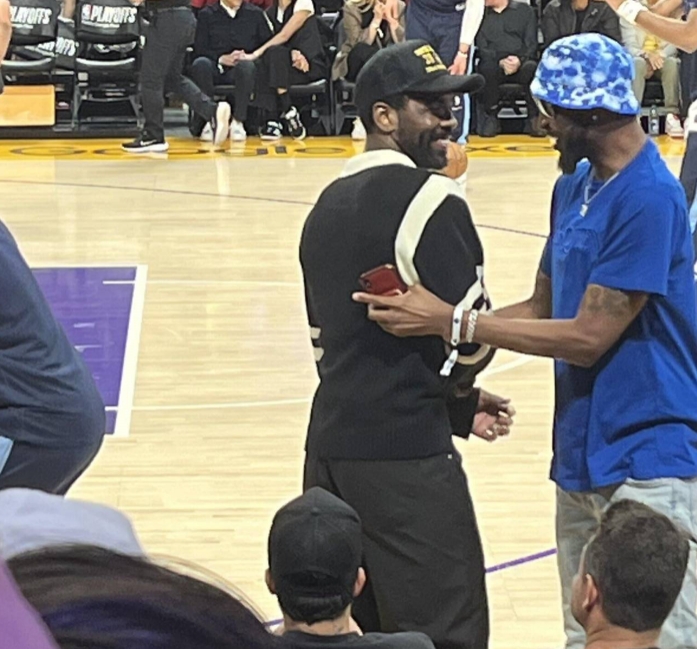 绯闻对象~欧文来到LA现场观战湖人VS灰熊G6