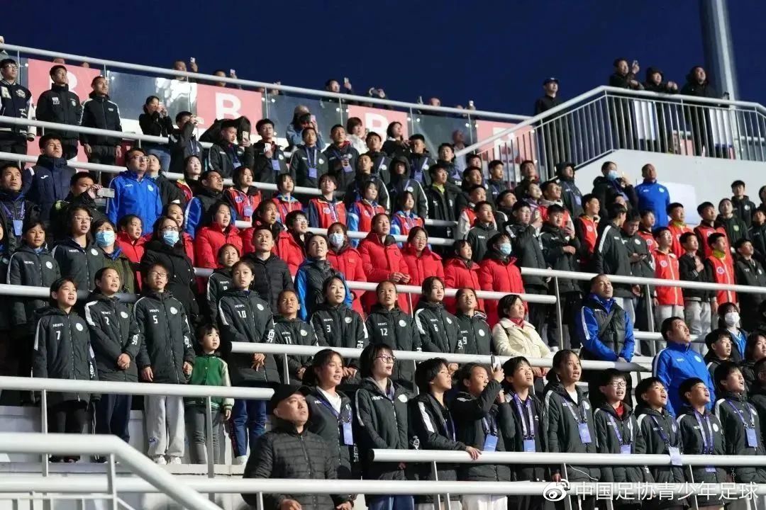 河北省第六届冀萌杯青少年足球赛在雪如意开幕