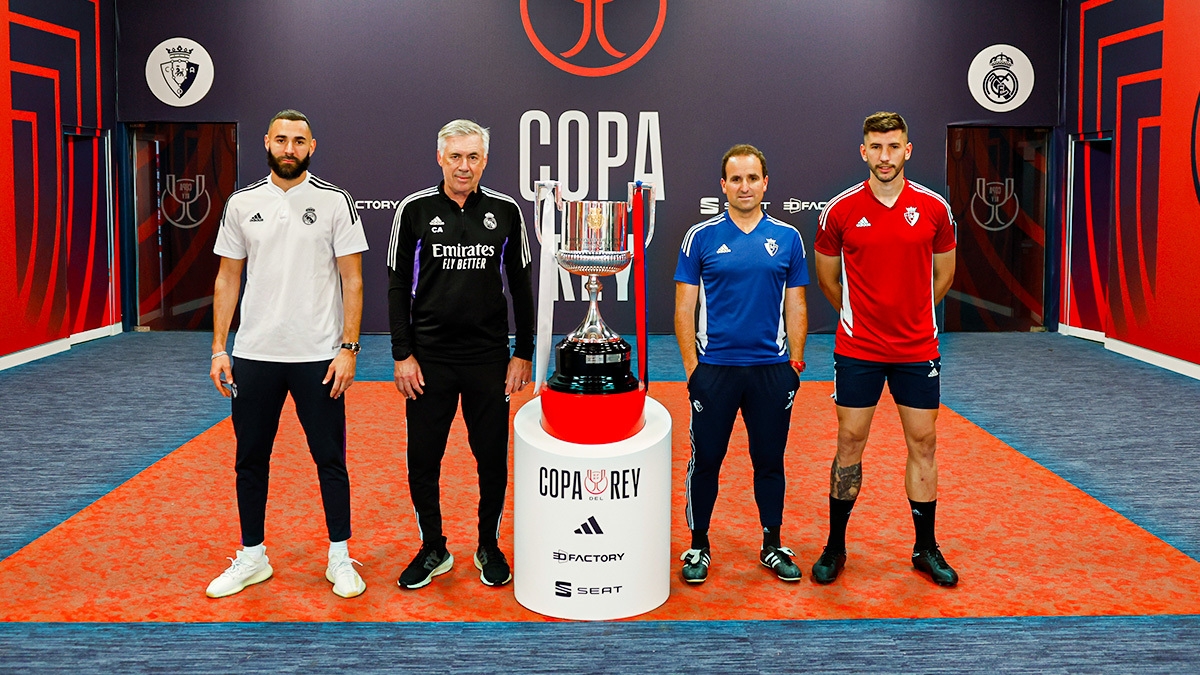 蓄势待发！安切洛蒂、本泽马与奥萨苏纳主帅队长合影国王杯