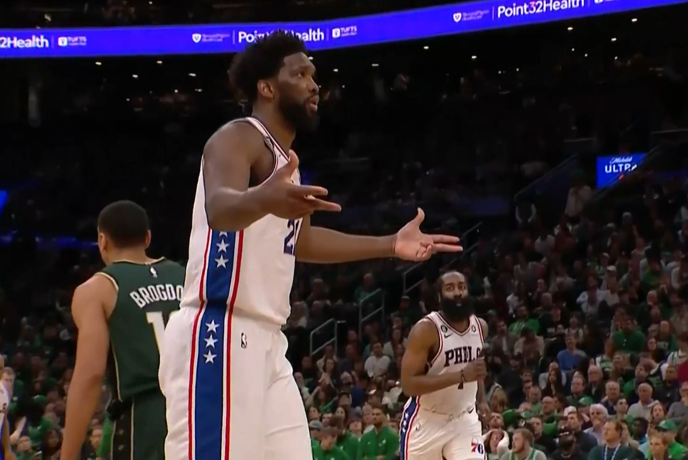 哈登吸引防守 分球空位恩比德三分命中打停凯尔特人！