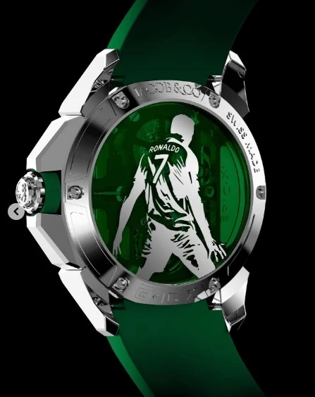 C罗与奢侈品牌推出联名手表，背面经典“siu”庆祝&售价81万?