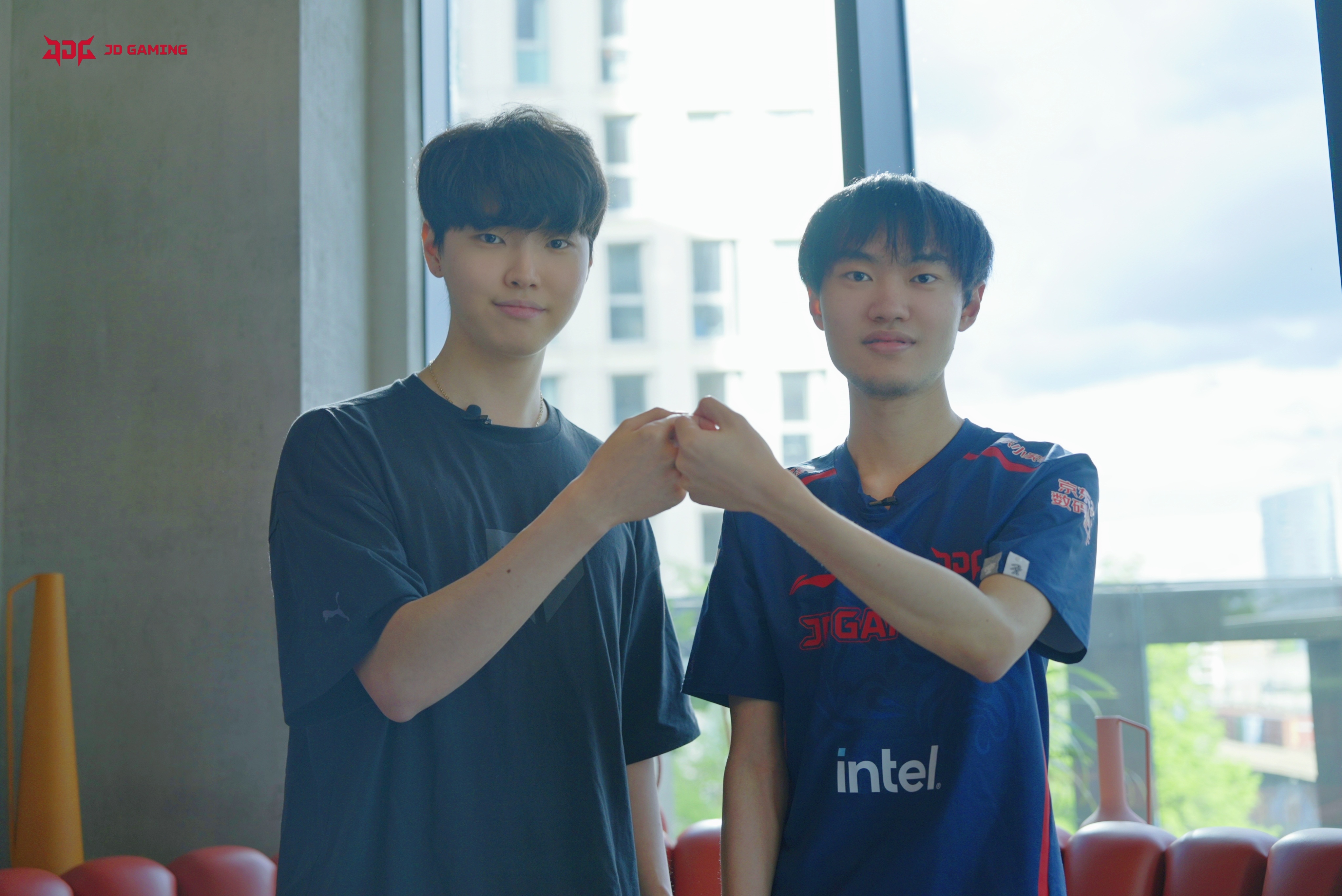 惺惺相惜!knight:明天GEN获胜,因为我更喜欢Chovy,想他赢