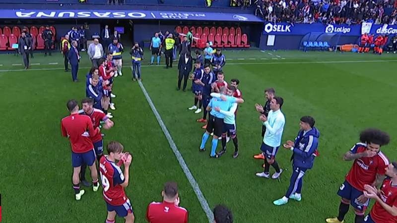 拉奥斯执法西甲最后一场比赛，奥萨苏纳赛后为其举行列队致敬仪式