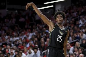 全能前鋒藝術和實用的完美結合——泰勒-亨德里克斯的籃球之路