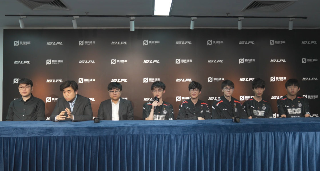 赛后群访Leave：休息时打了更多排位 夏季赛我们的目标一直是冠军