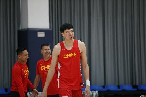 周琦与赵睿互换东家，加盟广东宏远篮球俱乐部